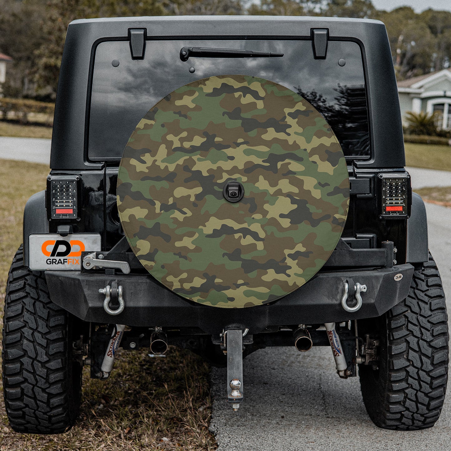 a camo pattern on the back of a jeep
