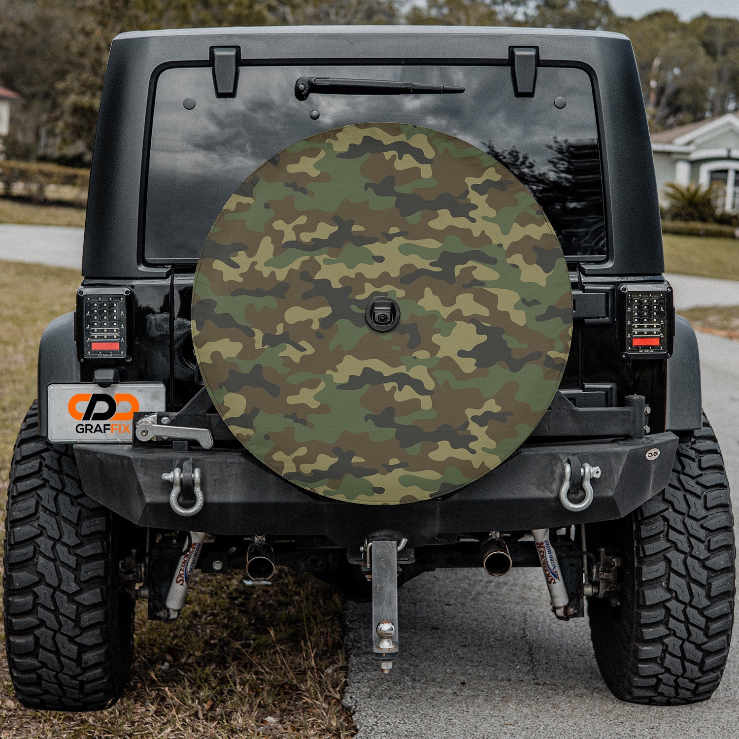 a camo pattern on the back of a jeep