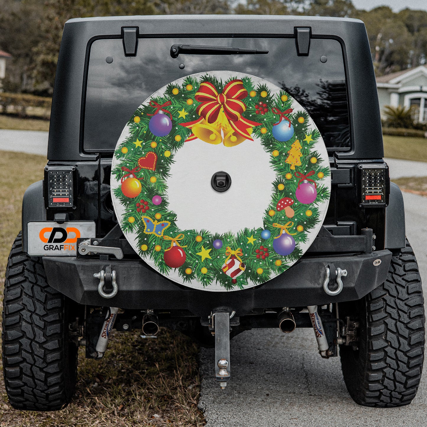 a decorated christmas wreath on the back of a jeep